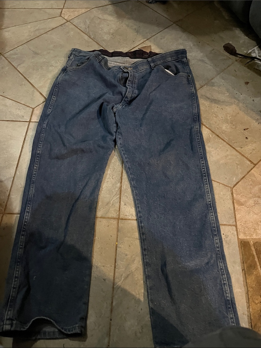 Wrangler Men's Relaxed Fit Blue Jeans